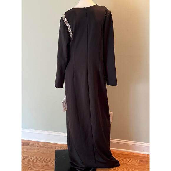 Imitation Pearl & Crystal Detail Long Sleeve Sheath Gown
SHO by Tadashi Shoji - Picture 7 of 10